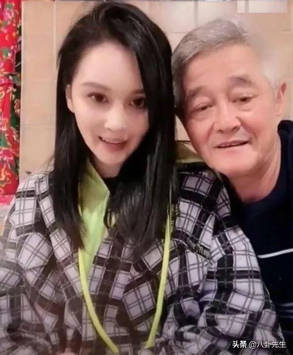 老爸长相一言难尽，女儿却貌美如花，这7对明星父女颜值差好大