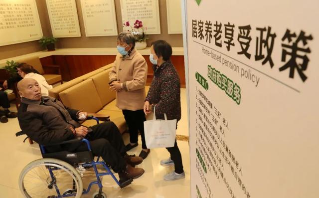 事关养老，国务院再发文→