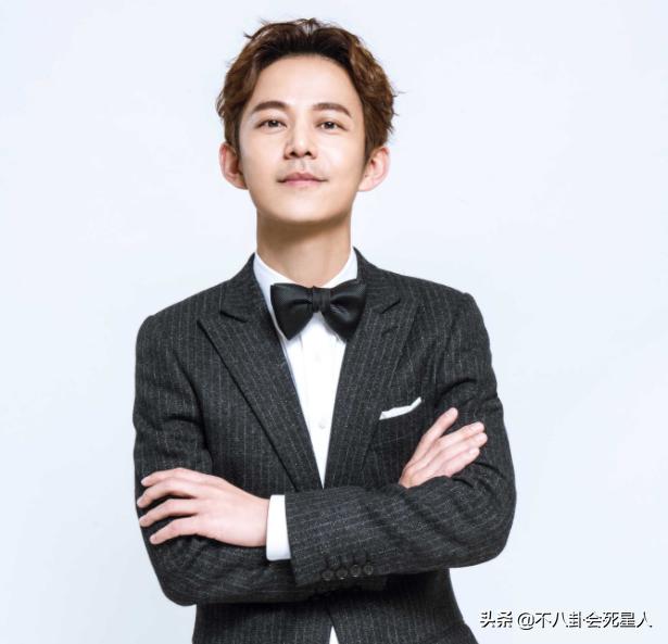 何炅口碑一再下跌，收礼事件、爸爸成被执行人，如今报警都被嘲