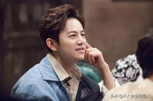 何炅口碑一再下跌，收礼事件、爸爸成被执行人，如今报警都被嘲