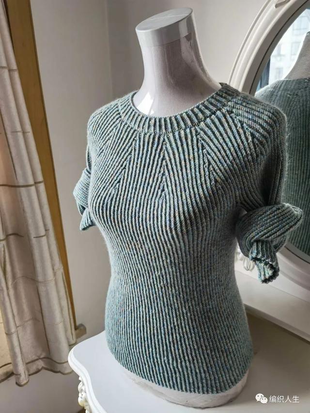 修身又百搭的扭罗纹打底圆领套衫（有编织图解）