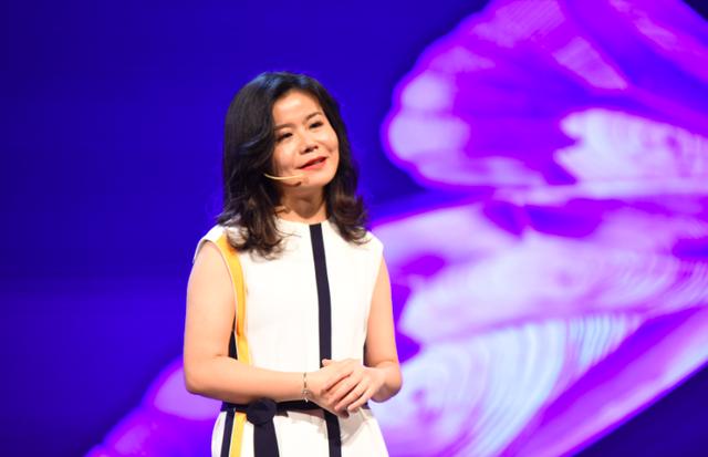 小红书5个月崩溃3次，收藏内容无法显示，种草乱象遭两大媒体批判