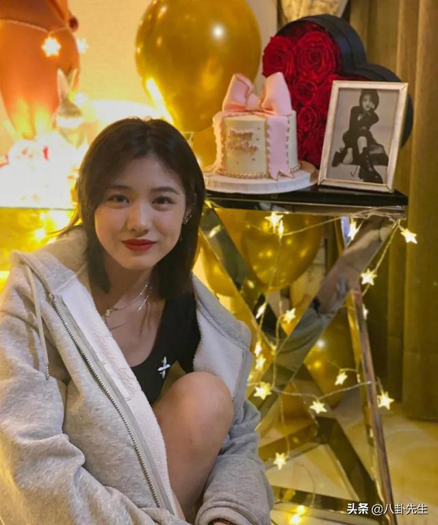 老爸长相一言难尽，女儿却貌美如花，这7对明星父女颜值差好大