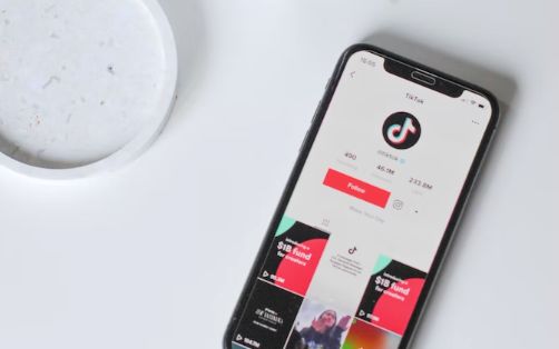 通过Tiktok的美女！在抖音卖教程