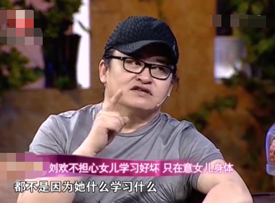 58岁刘欢酒局聚餐被偷拍!脸颊圆润身材壮,戴60元帽子太接地气 58岁刘欢酒局聚餐被偷拍!脸颊圆润身材壮,戴60元帽子太接地气