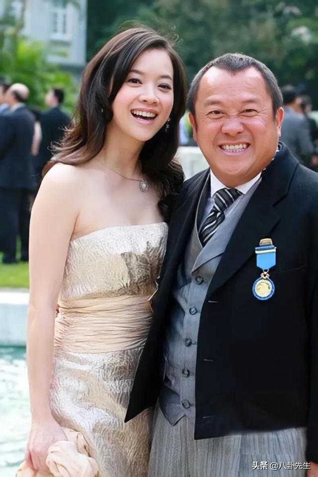 老爸长相一言难尽，女儿却貌美如花，这7对明星父女颜值差好大