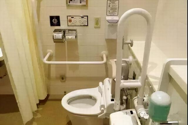 购物中心适老化设计与思考