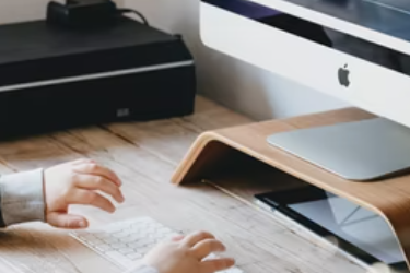 开亚马逊跨境电商还借钱几百万是什么意思，怎么可以在亚马逊开店(说说跨境电商亚马逊的开店条件)