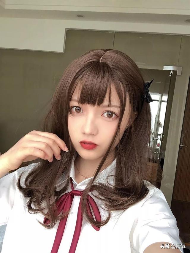 党妹凭颜值称霸美妆区，papi靠才华第二，却都没火过b站照骗的她