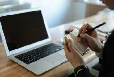 55本好书买来是阅读的，别让它摆拍之后落满尘埃