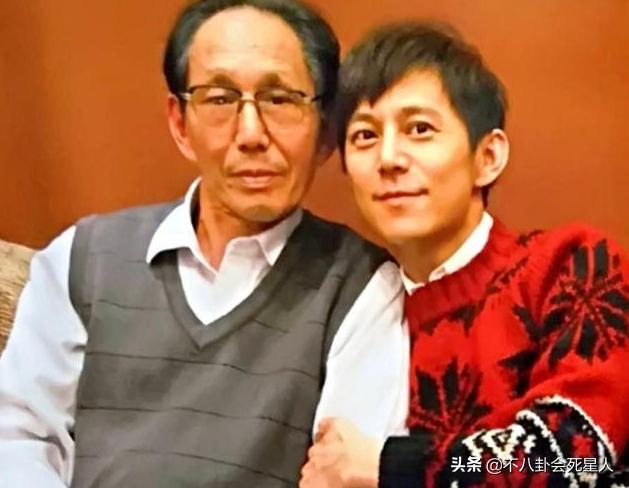 何炅口碑一再下跌，收礼事件、爸爸成被执行人，如今报警都被嘲