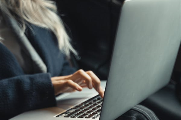 为什么不建议年轻人做运营？运营好不好做？