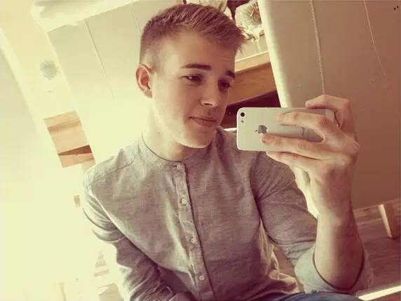 手机自拍服装技巧图片介绍