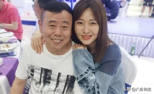 老爸长相一言难尽，女儿却貌美如花，这7对明星父女颜值差好大