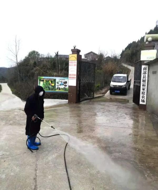 80后帅小伙辞去公务员后年入700万!妈妈当初因为这事气了很久…… 80后帅小伙辞去公务员后年入700万!妈妈当初因为这事气了很久……