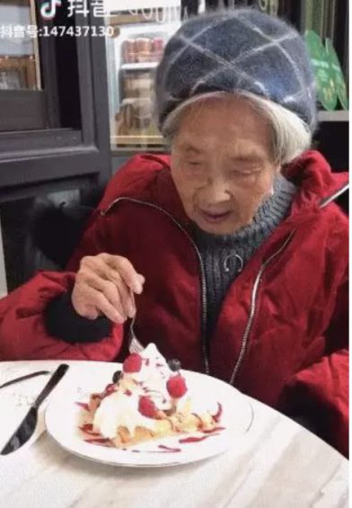 余生怎么过？抖音里的大爷大妈终于活成了我向往的样子！