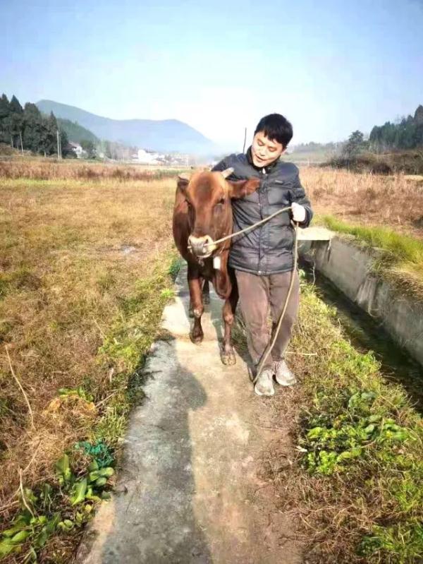 80后帅小伙辞去公务员后年入700万!妈妈当初因为这事气了很久…… 80后帅小伙辞去公务员后年入700万!妈妈当初因为这事气了很久……