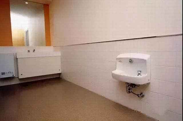 购物中心适老化设计与思考