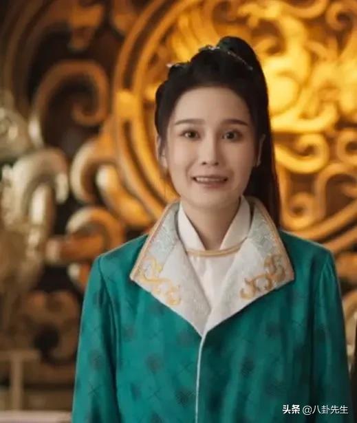 老爸长相一言难尽，女儿却貌美如花，这7对明星父女颜值差好大