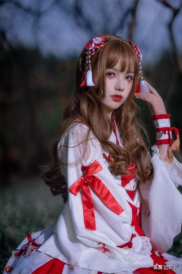 党妹凭颜值称霸美妆区，papi靠才华第二，却都没火过b站照骗的她