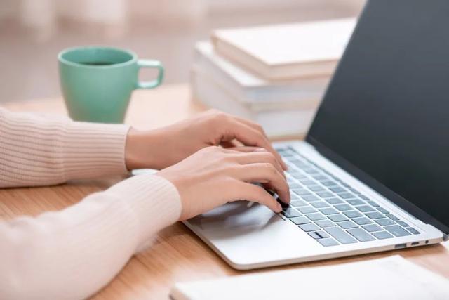 运营小红5 个月涨粉1W+获赞11W我总结出了爆款小红书标题的6 个套路