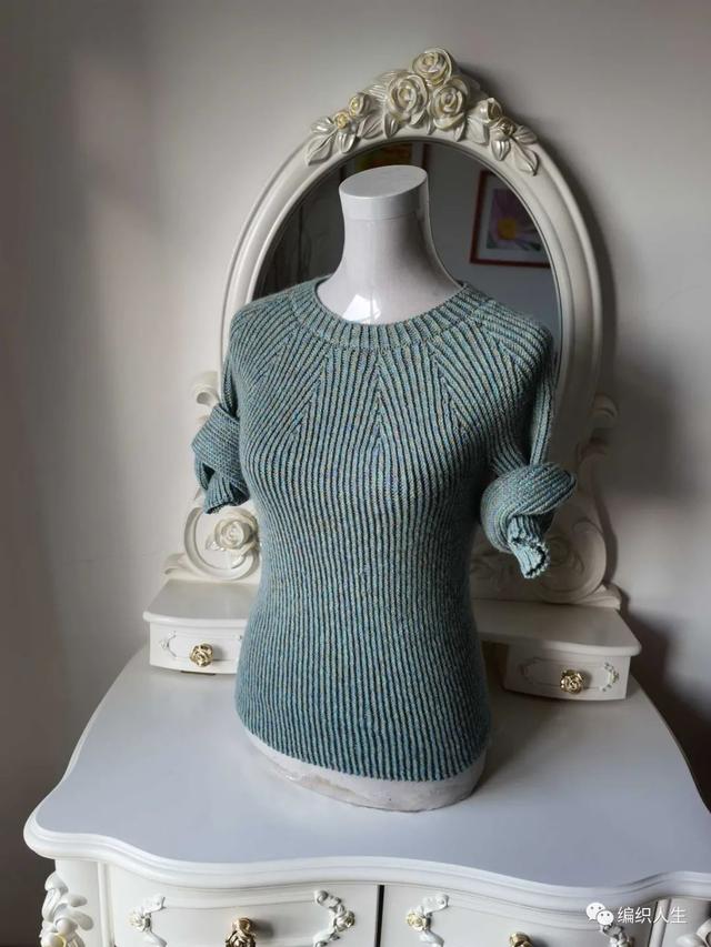 修身又百搭的扭罗纹打底圆领套衫（有编织图解）
