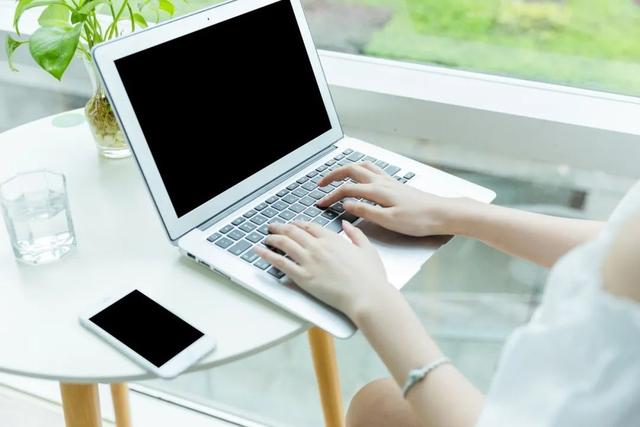 运营小红5 个月涨粉1W+获赞11W我总结出了爆款小红书标题的6 个套路