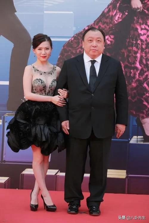 老爸长相一言难尽，女儿却貌美如花，这7对明星父女颜值差好大