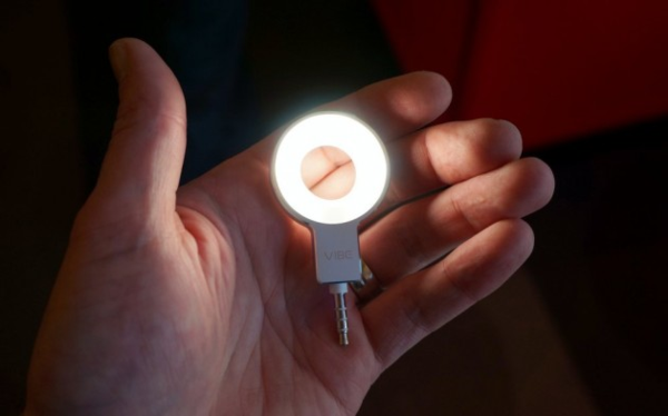 手机自拍服装技巧图片介绍