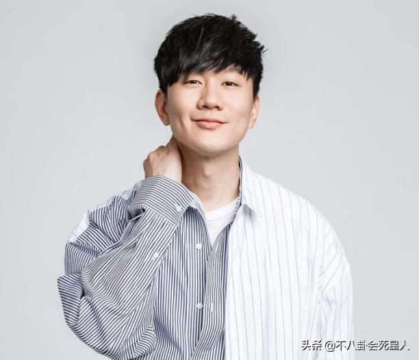 何炅口碑一再下跌，收礼事件、爸爸成被执行人，如今报警都被嘲