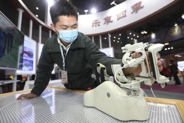 事关养老，国务院再发文→