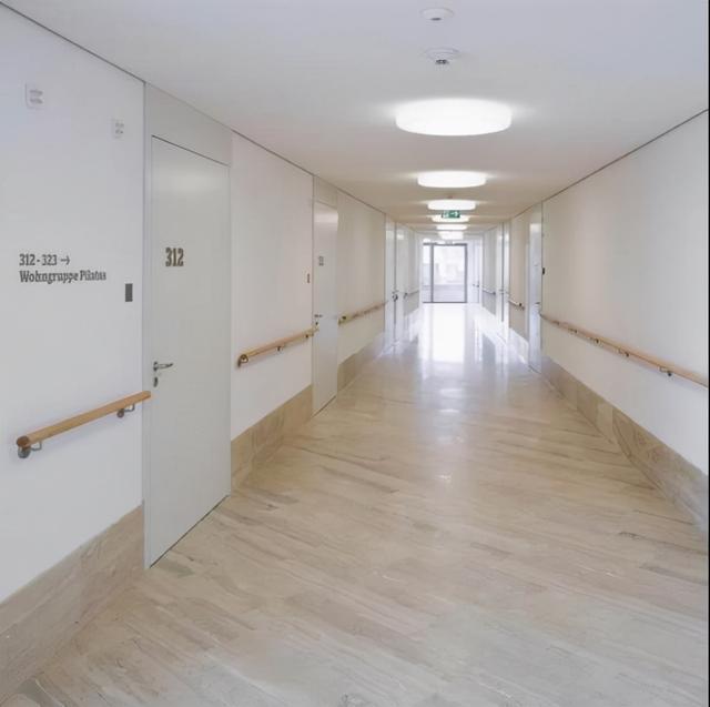 购物中心适老化设计与思考