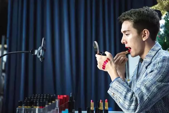 “赢了”马云，占领抖音，他用口红5个半小时带货353万，到底凭什么？