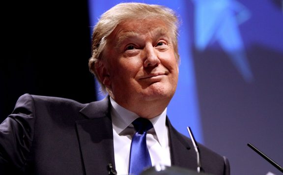 特朗普发推提主张：美国和欧盟同时取消所有关税