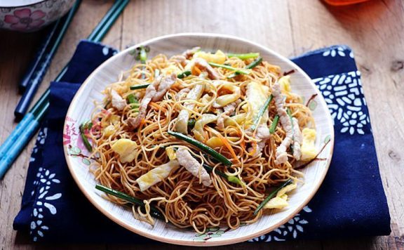 炒面多做这一步会特香，吃一碗根本不够