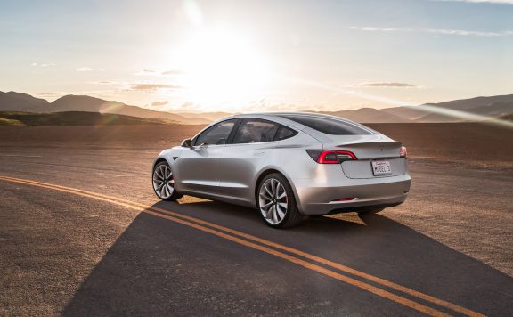 特斯拉发布Model 3最新官图