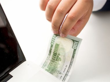 如何从我的Payoneer账户转账到另一个P卡账户?