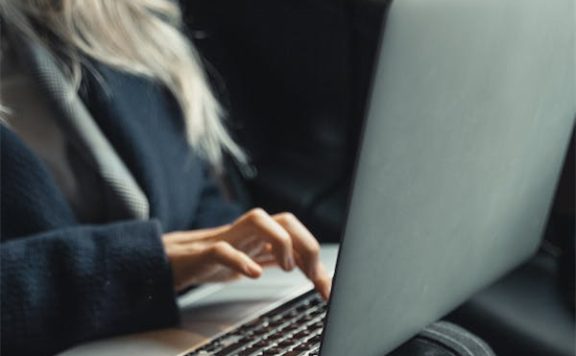 为什么不建议年轻人做运营？运营好不好做？