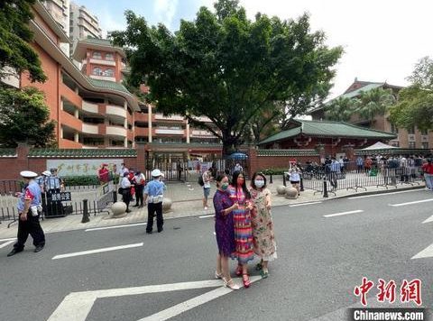 直击疫情下的羊城百姓生活：怀揣希望 竭力抗疫回正轨