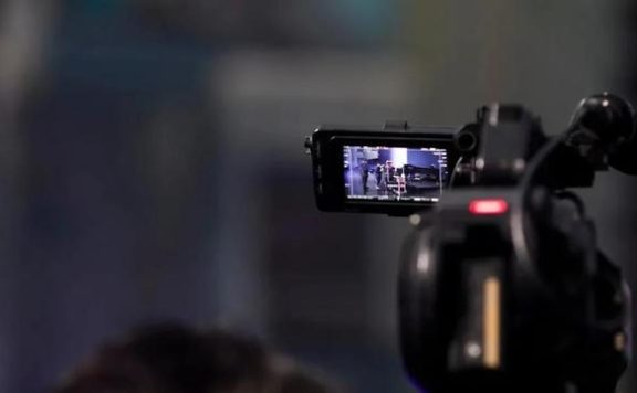 视频号捞金大战：服务商仨月赚100万，宝妈一条短视频收入4万