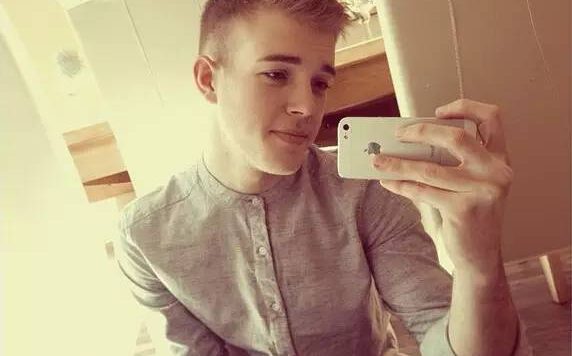 手机自拍服装技巧图片介绍